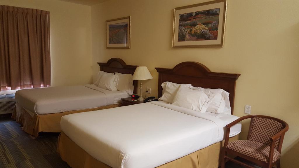 Reddy Hotel Plainview ภายนอก รูปภาพ