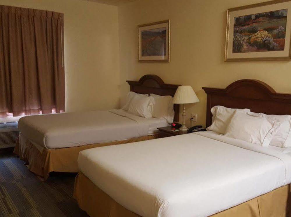 Reddy Hotel Plainview ภายนอก รูปภาพ